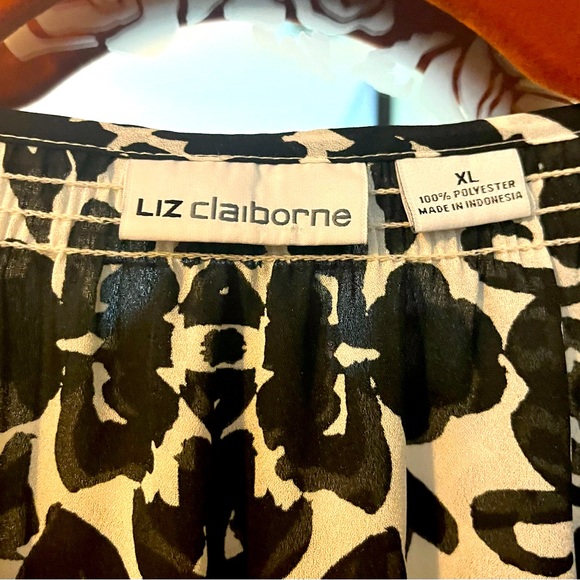 Liz Claiborne sleeveless blouse with tie in front - Picture 2 of 2